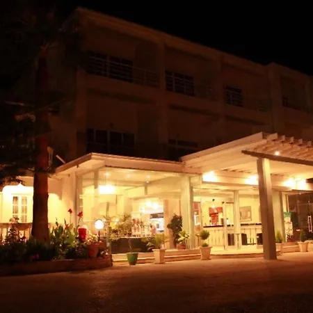 La Hotel & Resort-2